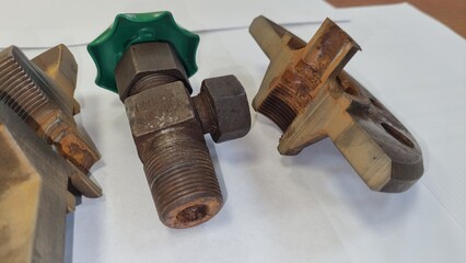 Defects in welds and metal in the chemical industry. Destruction of the thread on the cylinder valve