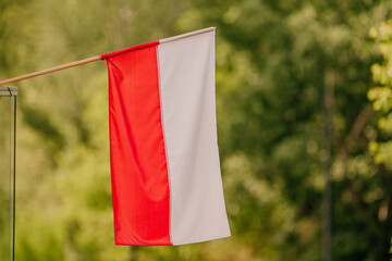 Polska Flaga na balkonie © rozentuzjazmowany