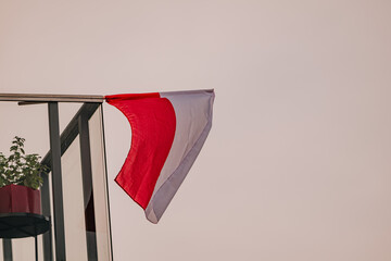 Polska Flaga na balkonie