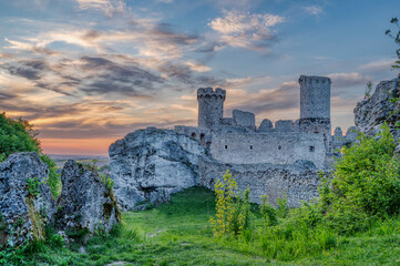 Zamek Ogrodzieniec – ruiny zamku leżącego na Jurze Krakowsko-Częstochowskiej