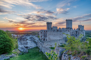 Zamek Ogrodzieniec – ruiny zamku leżącego na Jurze Krakowsko-Częstochowskiej