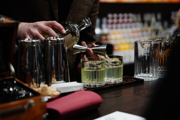 Preparation of green cocktails on an alcoholic basis.