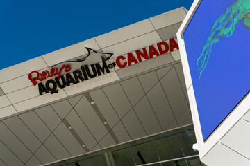 Obraz premium skyward glance at exterior sign, Ripley's Aquarium of Canada, located at 288 Bremner Boulevard in Toronto
