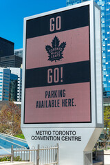 Obraz premium Toronto Maple Leafs (English) - led billboard at entrance to Metro Toronto Convention Centre (MTCC) South Building located at 222 Bremner Boulevard