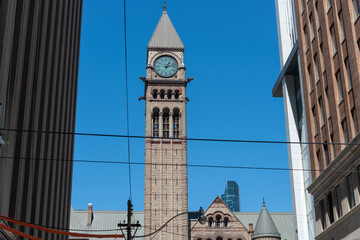 Obraz premium clock and bell tower of Toronto's Old City Hall, viewed from Bay Street