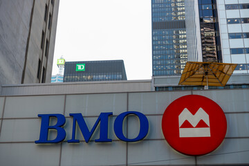 Obraz premium building sign of BMO Bank of Montreal (official address is 100 King Street West at First Canadian Place) in Toronto, Canada (photo taken on Adelaide St W)