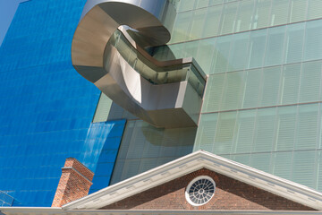 Obraz premium exterior of Art Gallery of Ontario complex featuring historic pediment facade of Grange House and Frank Gehry's winding metal staircase on the exterior of South Block Gallery in Toronto