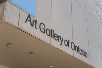 Obraz premium exterior sign of the Art Gallery of Ontario (west facing side at Beverley Street and Dundas Street West) in Toronto, Canada 