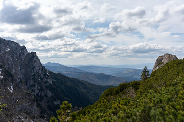 Naklejka premium Mountain landscapes in early spring 