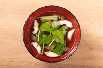 椎茸と三つ葉のお吸い物