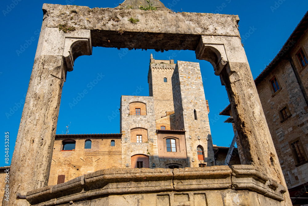 Wall mural Cistern Square - San Gimignano - Italy