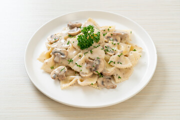 farfalle pasta with mushroom white cream sauce