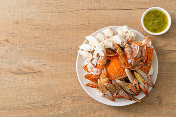 Steamed blue crab with spicy seafood sauce