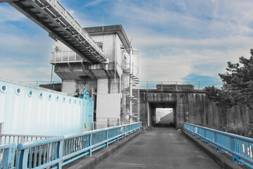 Obraz premium 日本の風景 津波対策の水門