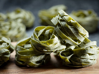 Dried spinach pasta noodles