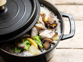 Oyster and vegetable nutritious cauldron rice