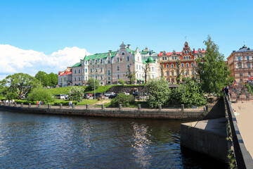 Monrepos Park, recreation in the park, promenade by the lake, natural landscape, tourist recreation in the reserve.