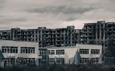 Fototapeta premium destroyed and burned houses in the city during the war in Ukraine