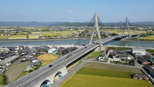 福岡県柳川市とみやま市の間を流れる矢部川に架かる矢部川大橋　日本一の長さのコンクリート製斜張橋