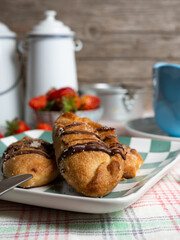 Pastissets o dulce de cabello de angel para postre o desayuno también con chocolate