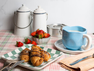 Pastissets o dulce de cabello de angel para postre o desayuno también con chocolate
