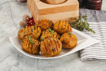 Baked baby potato with thyme