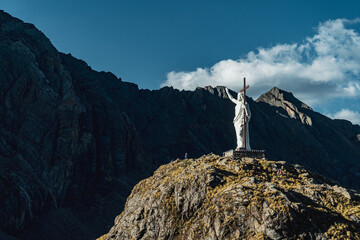 white statue in the huascarán national park in the Peruvian andes