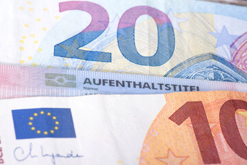 Euro Geldscheine und Aufenthaltserlaubnis für Deutschland	