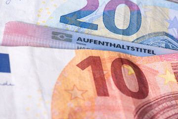 Euro Geldscheine und Aufenthaltserlaubnis für Deutschland	