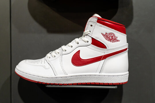 Nike air jordan sneakers white hot sale
