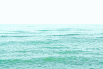 Small waves on the sea surface and the horizon line