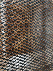 Diamond-shaped mesh or Expanded Metal. Bring raw materials such as steel, stainless steel or smooth aluminum. Come drilled and then tear apart into a square shape. Popularly used in many types.
