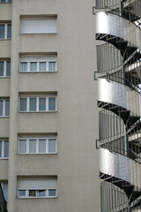 Escalier extérieur hélicoïdal en métal