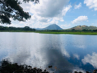 Lake serenity: stunning green mountains backdrop