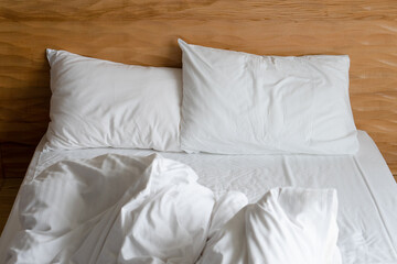 ホテルのベッド　使用済み