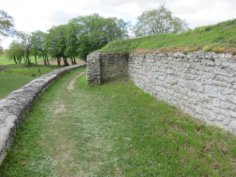 Sanctuaire et ruines gallo-romaines de Champlieu, site antique, Oise, For&ecirc;t de Compi&egrave;gne, Hauts-de-France, France, 
