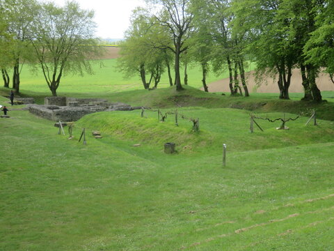 Sanctuaire et ruines gallo-romaines de Champlieu, site antique, Oise, For&ecirc;t de Compi&egrave;gne, Hauts-de-France, France, 