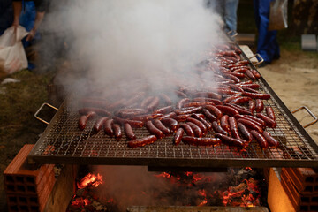 Chorizos roasting on a barbecue at the Fachós de Castro Caldelas festival