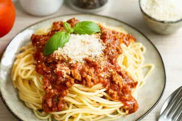 Spaghetti Bolognese mit Parmesan 