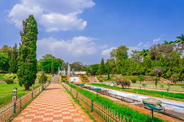 Obraz premium Brindavan Gardens at Mandya District, Karnataka. it is at the bottom of the Krishnaraja Sagara Dam or KRS dam across the river Cauvery. it Spread across an area of 60 acres. The world-famous garden.