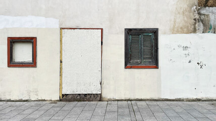 Wand mit verrammelter Tür und Fenstern in Nikosia, Zypern