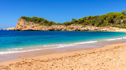 The magnificent bay, beach and hidden island have magnificent views.