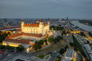Naklejka premium Bratislava castle on the hill over Danube river at twilight, Slovakia