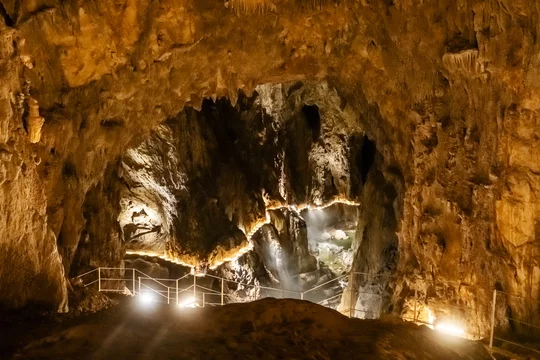 La grotte de Škocjan - Adobe Stock