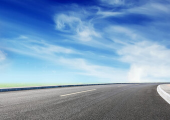 Naklejka premium Panoramic view from a modern asphalt road on the highway