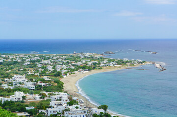 青い空と青い海とスキロス島の街並み