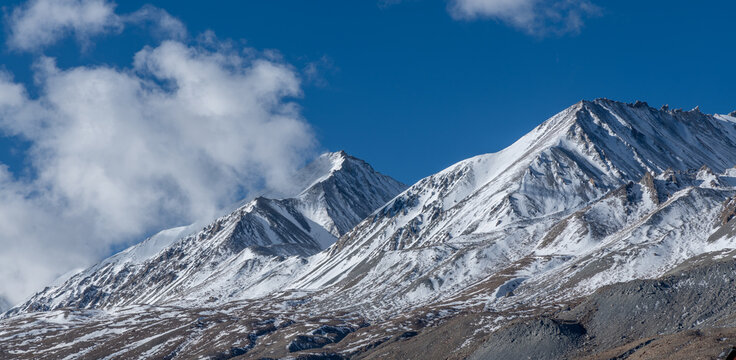 Kangju Kangri, at 22,064 feet, and mountains in the Karakoram Range near Pangong Lake along the border between Tibet and India