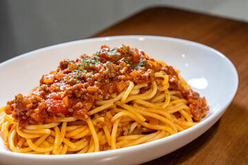 彩豊かなミートソースパスタ