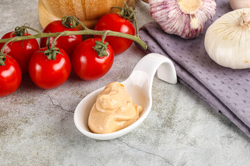 Yellow cream grill sauce for burger