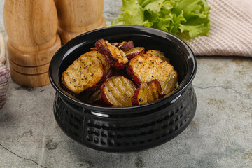 Baked red batat slices with herbs